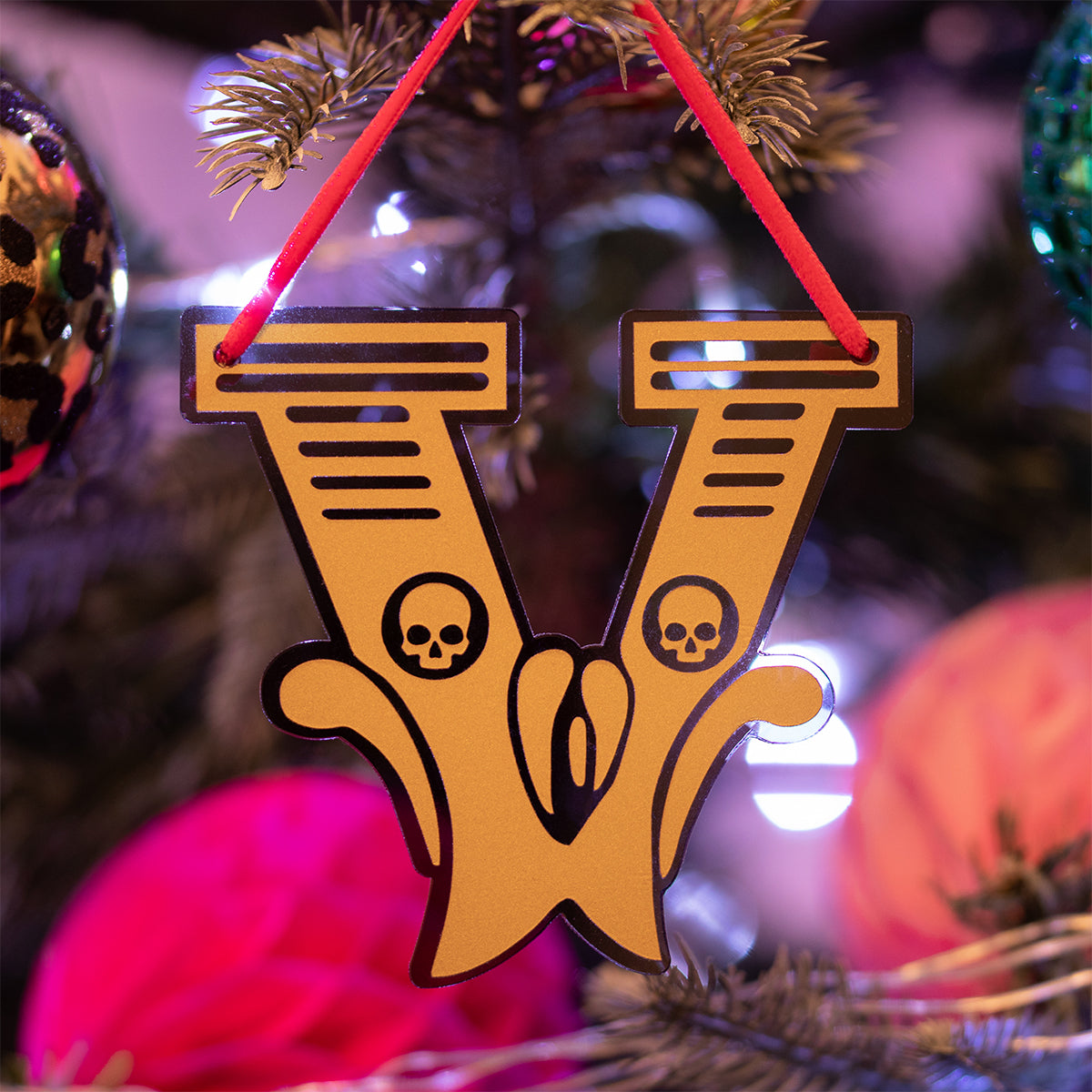 Letter V Ornament Curly Mark Dollydagger